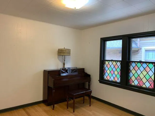 $2,900 | 1424 East Olive Street, Shorewood, WI 53211