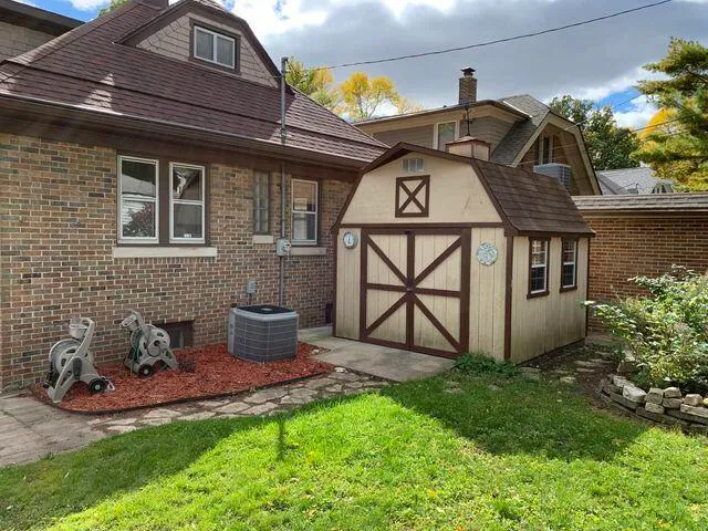 $2,900 | 1424 East Olive Street, Shorewood, WI 53211