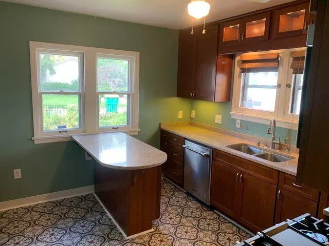 $2,900 | 1424 East Olive Street, Shorewood, WI 53211