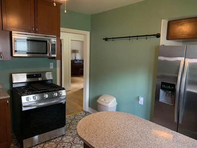 $2,900 | 1424 East Olive Street, Shorewood, WI 53211