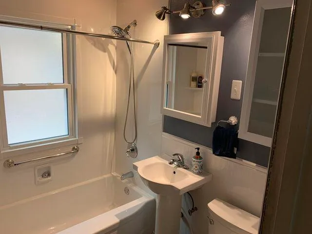 $2,900 | 1424 East Olive Street, Shorewood, WI 53211