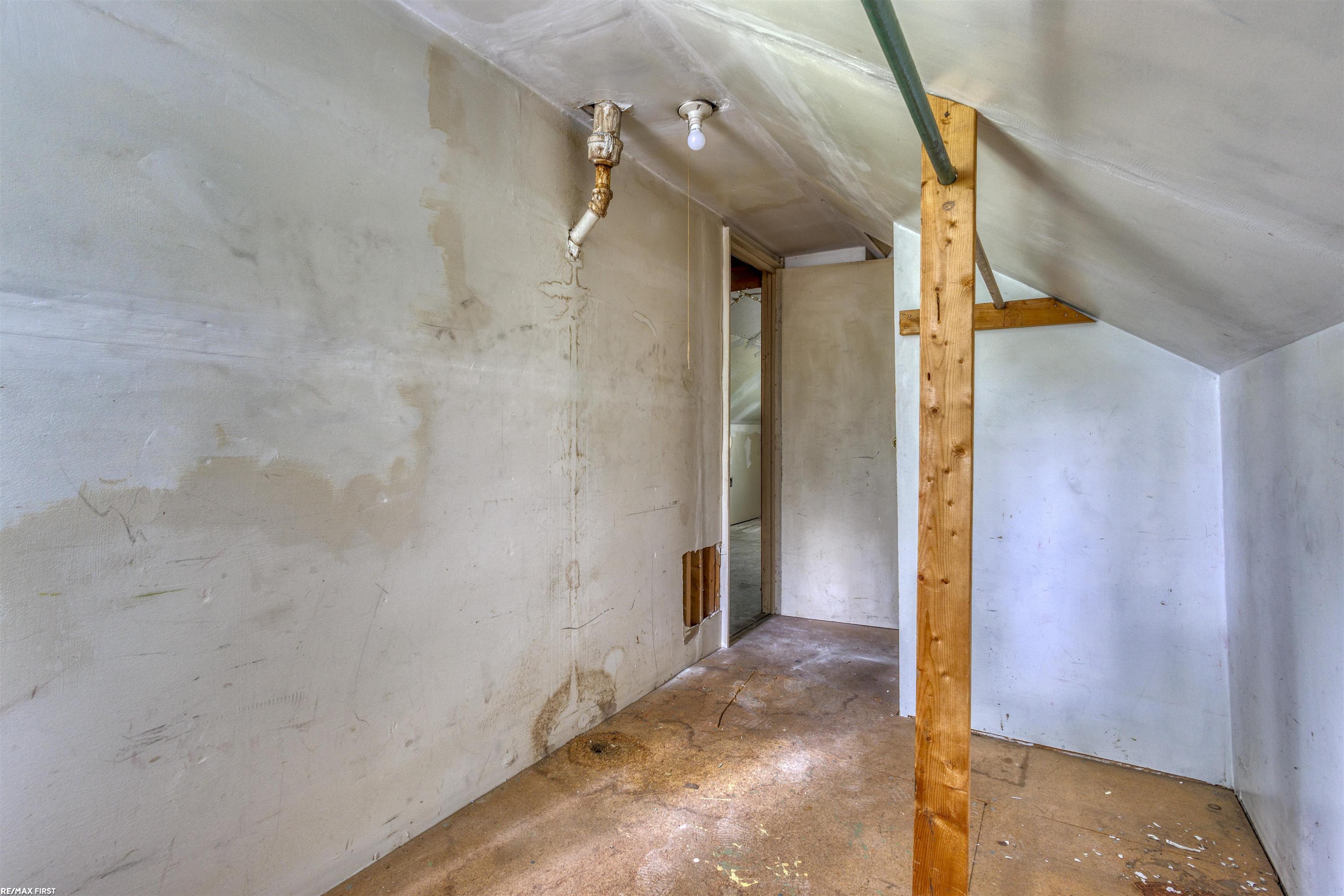 14846 Stephens Road Eastpointe, MI 48021 - Photo 33 of 33 50216047-ecc0175c-2cc4-4476-828a-7a8e9082263a.JPG