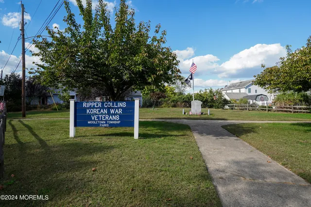 a view of a park with welcome board