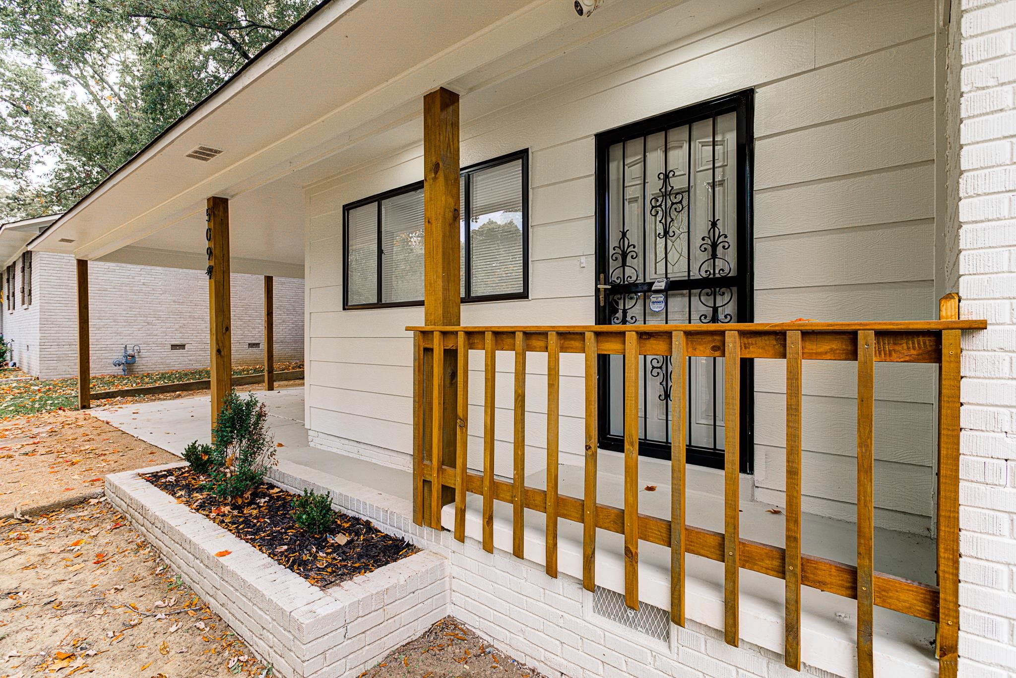 5094 Lochinvar Road Memphis, TN 38116 - Photo 2 of 23 Doorway to property with a porch