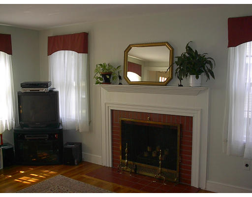 7 Milton Road Reading, MA 01867 - Photo 6 of 14 Gallery Image 6