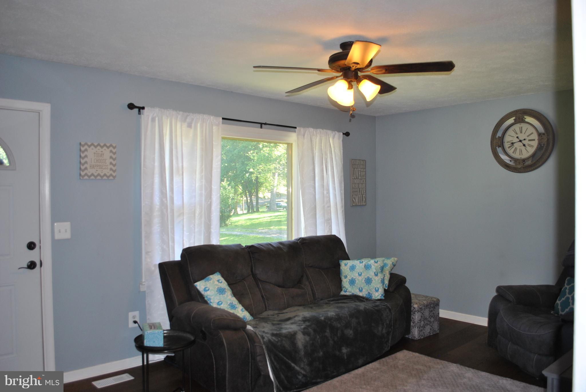 16199 Gibson Mill Road Culpeper, VA 22701 - Photo 3 of 26 Living Room