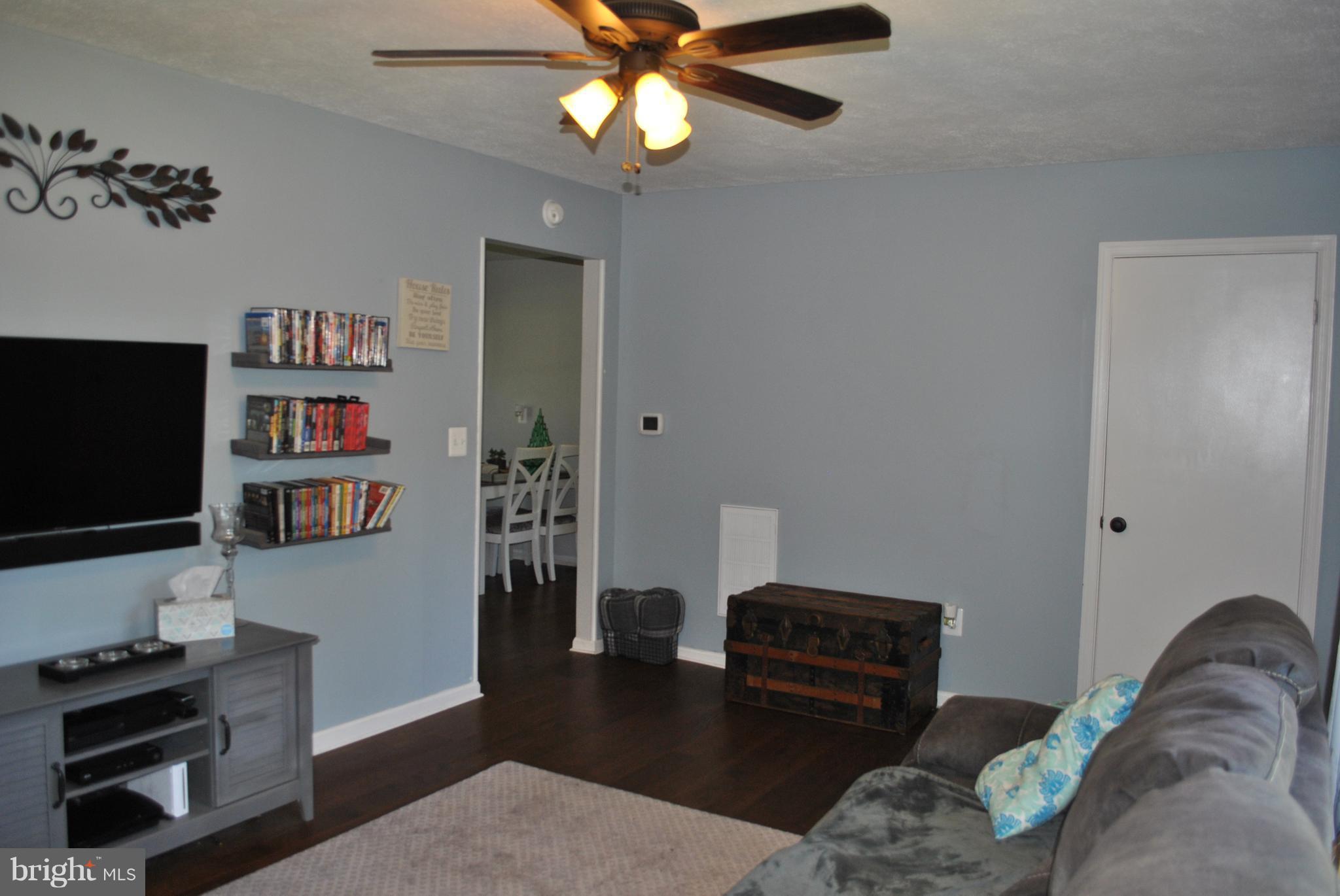 16199 Gibson Mill Road Culpeper, VA 22701 - Photo 4 of 26 Living Room