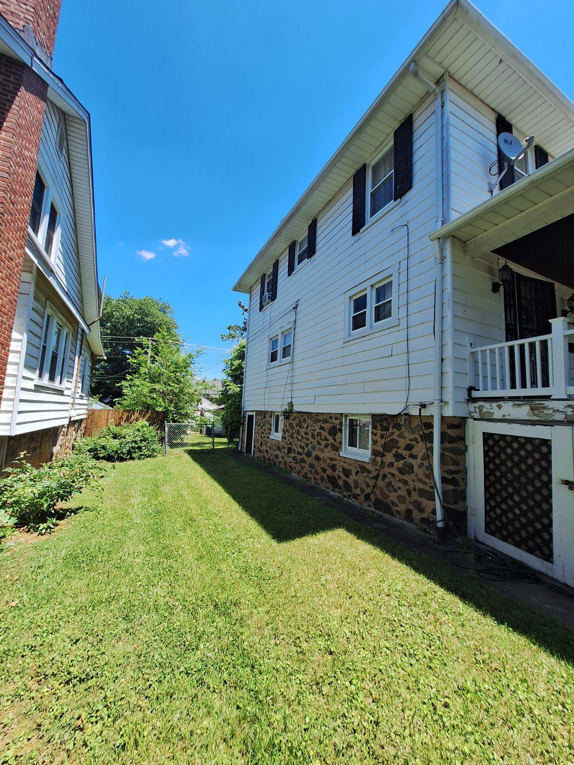 4300 Wentworth Road Baltimore, MD 21207 - Photo 5 of 73 Left side of house.