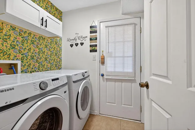 a view of livingroom with washer and dryer