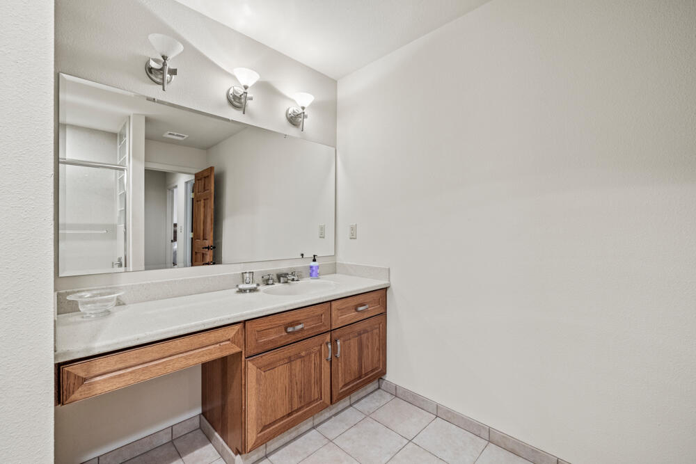 24624 Schaupp Road Klamath Falls, OR 97603 - Photo 54 of 62 24624SchauppRd.-Interiors-40