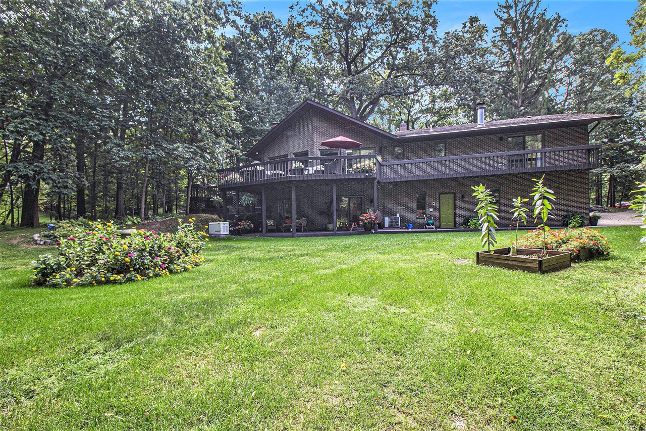 5595 Mountain Road Brighton, MI 48116 - Photo 48 of 61