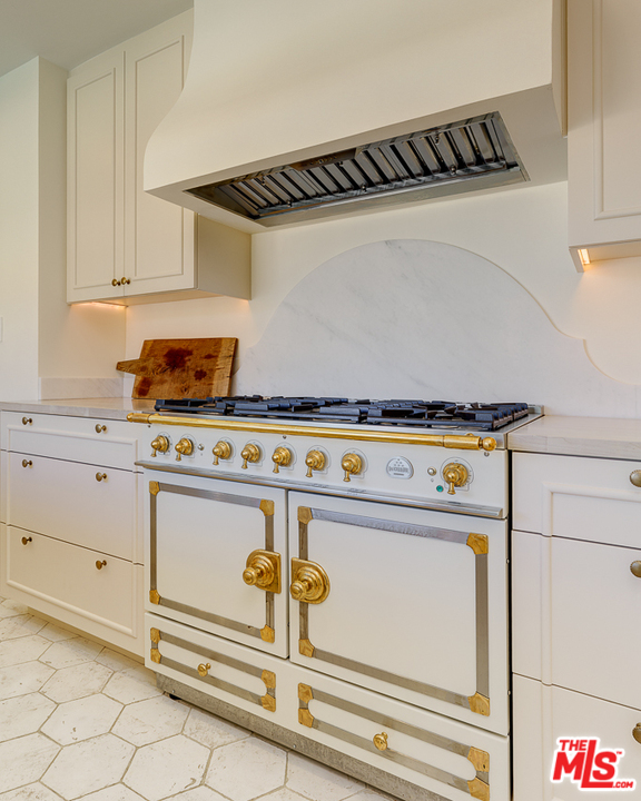 3347 Ley Drive Los Angeles, CA 90027 - Photo 24 of 54 a stove top oven sitting inside of a kitchen