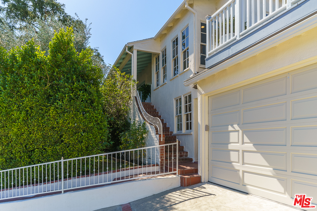 3347 Ley Drive Los Angeles, CA 90027 - Photo 4 of 54 a view of a house with a small yard