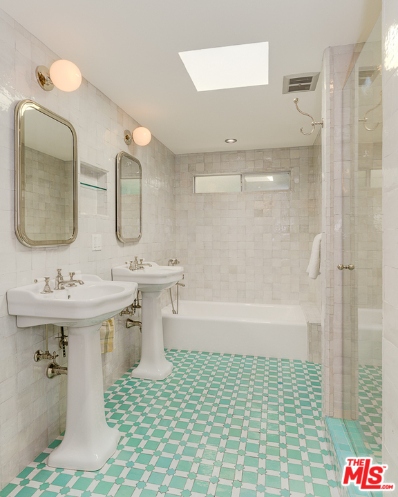 3347 Ley Drive Los Angeles, CA 90027 - Photo 31 of 54 a bathroom with a sink a toilet and shower