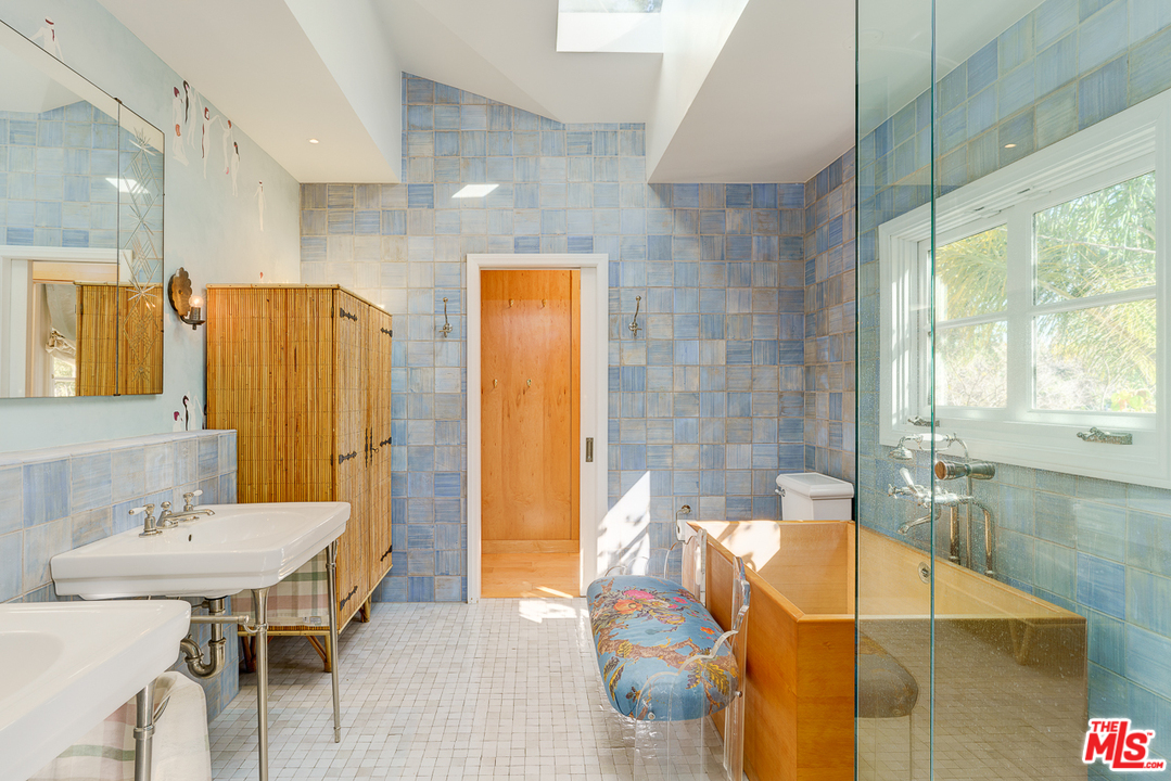 3347 Ley Drive Los Angeles, CA 90027 - Photo 35 of 54 a bath room with a sink and a bath tub