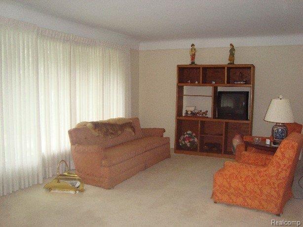 18658 Wick Road Allen Park, MI 48101 - Photo 3 of 12 Spacious Living Room!