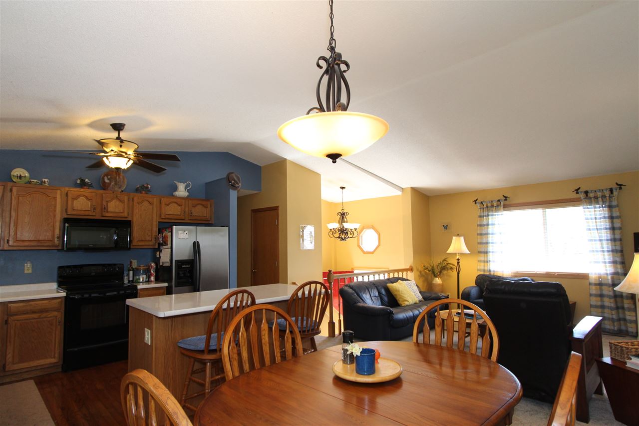 4056 Crestview Road Northeast Solon, IA 52333 - Photo 6 of 22 Gallery Image 6