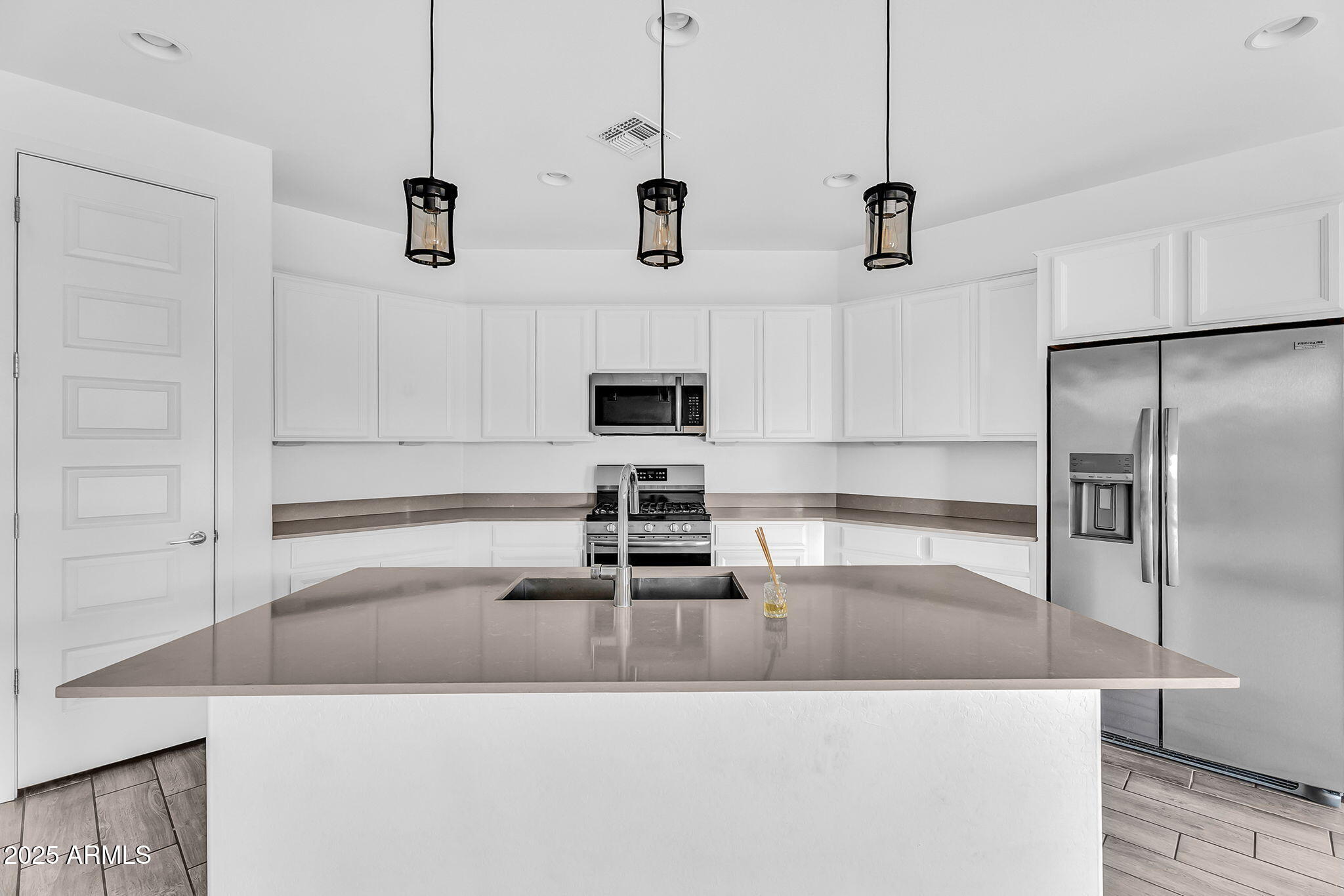 453 East Wiley Way Casa Grande, AZ 85122 - Photo 6 of 30 10-web-or-mls-Wiley Way-10