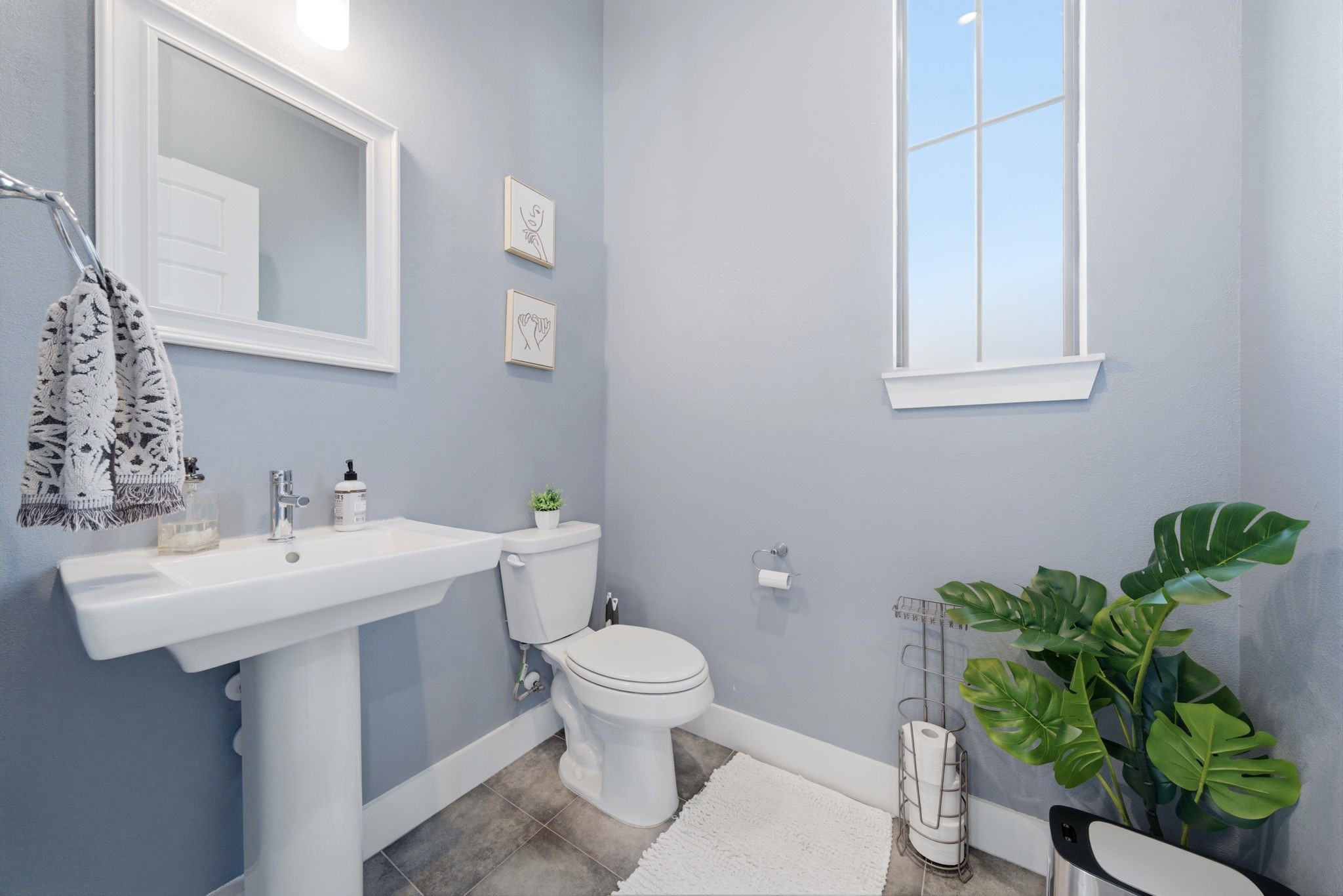 4306 Center Street Houston, TX 77007 - Photo 11 of 28 a bathroom with a sink toilet and a mirror