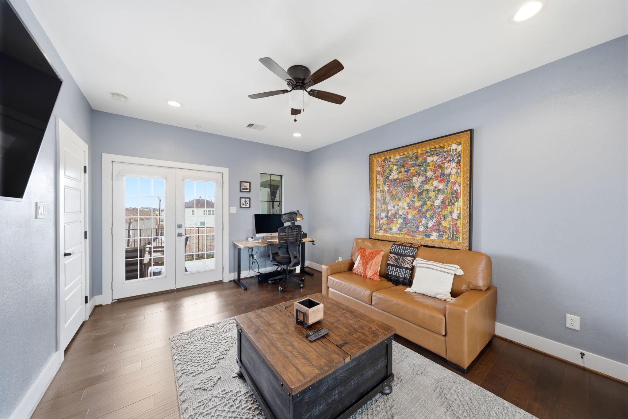 4306 Center Street Houston, TX 77007 - Photo 22 of 28 a living room with furniture and a window