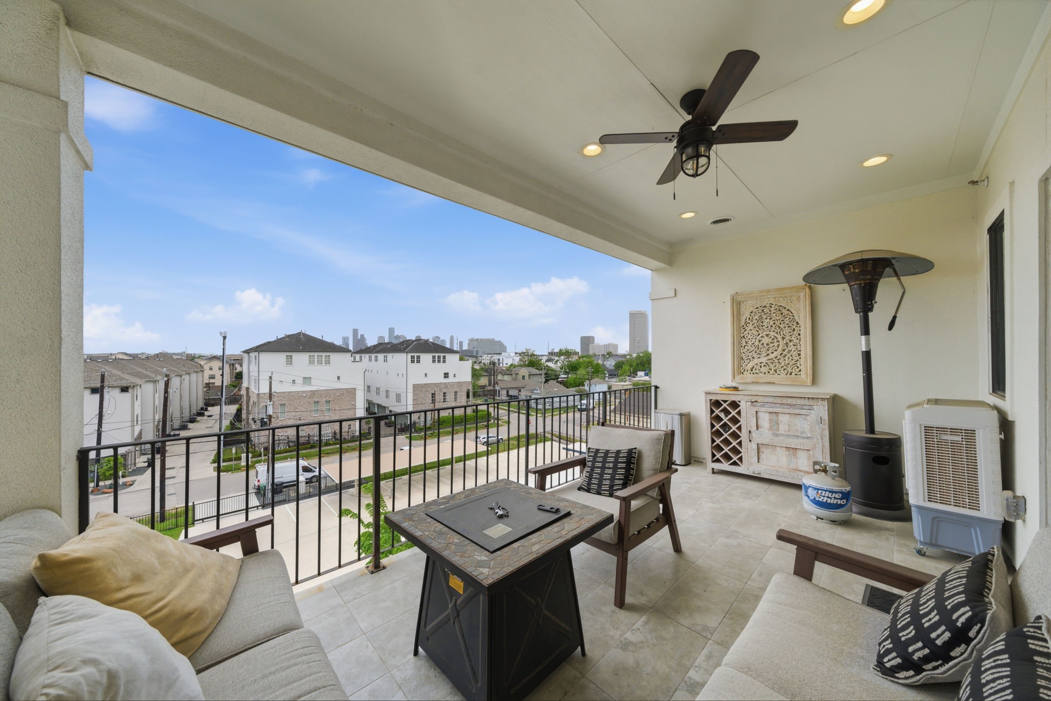 4306 Center Street Houston, TX 77007 - Photo 23 of 28 a living room with furniture