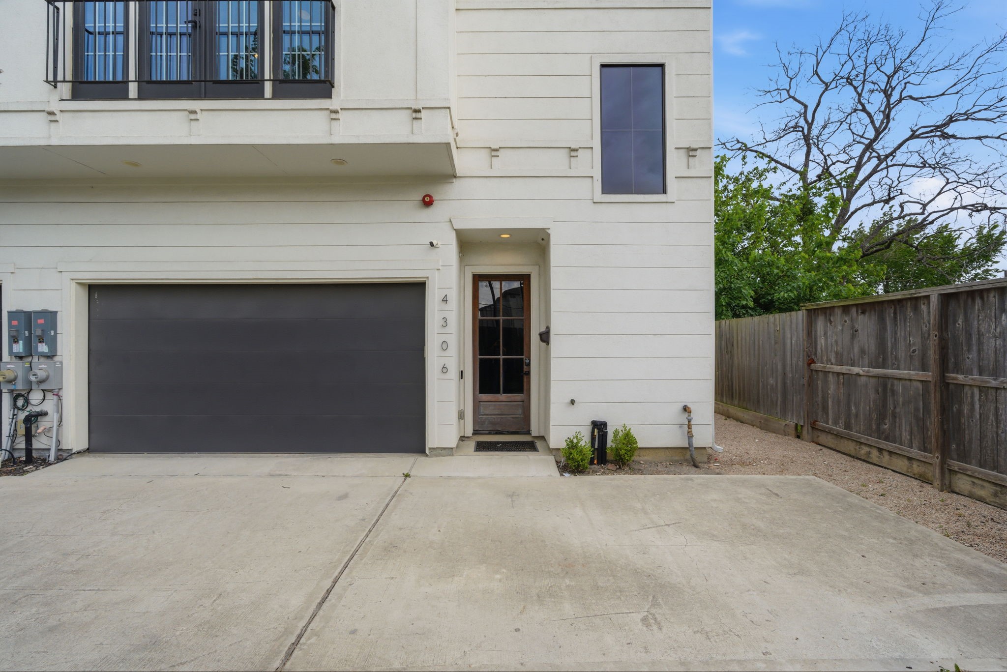 4306 Center Street Houston, TX 77007 - Photo 3 of 28 a front view of a house with garage
