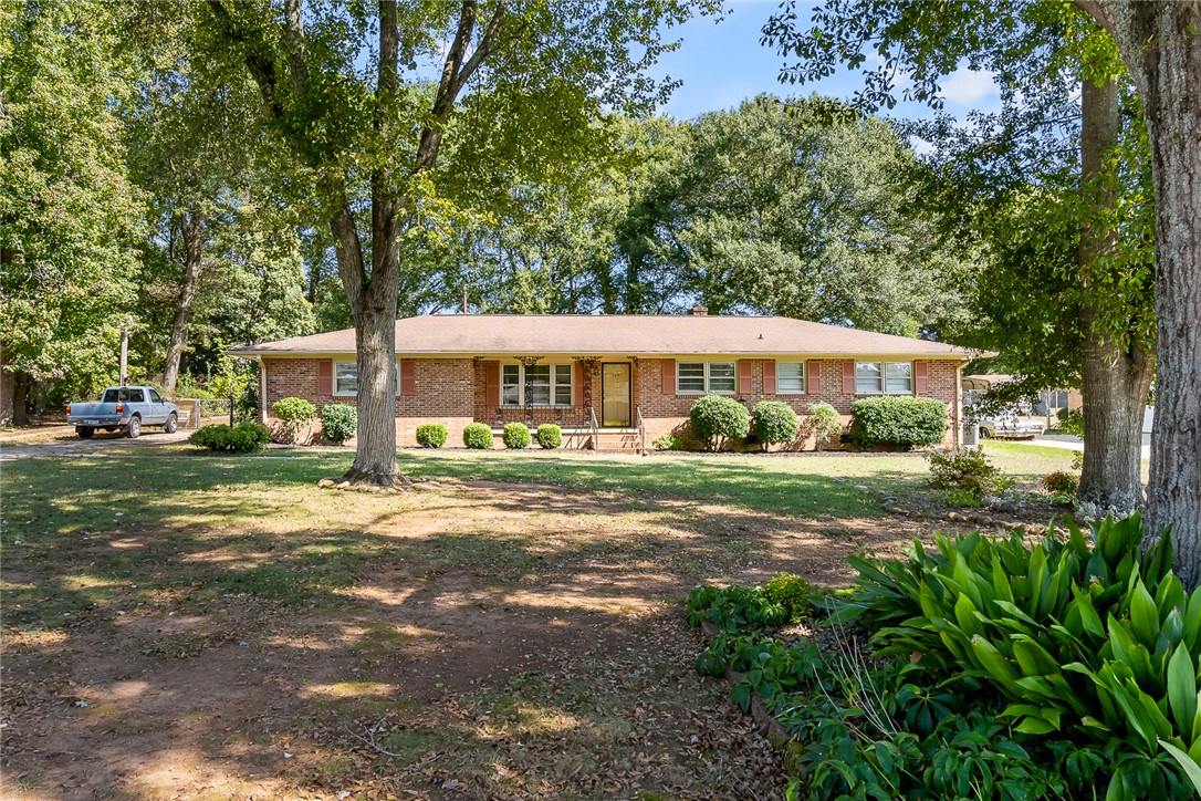 209 Loblolly Drive Anderson, SC 29625 - Photo 2 of 39