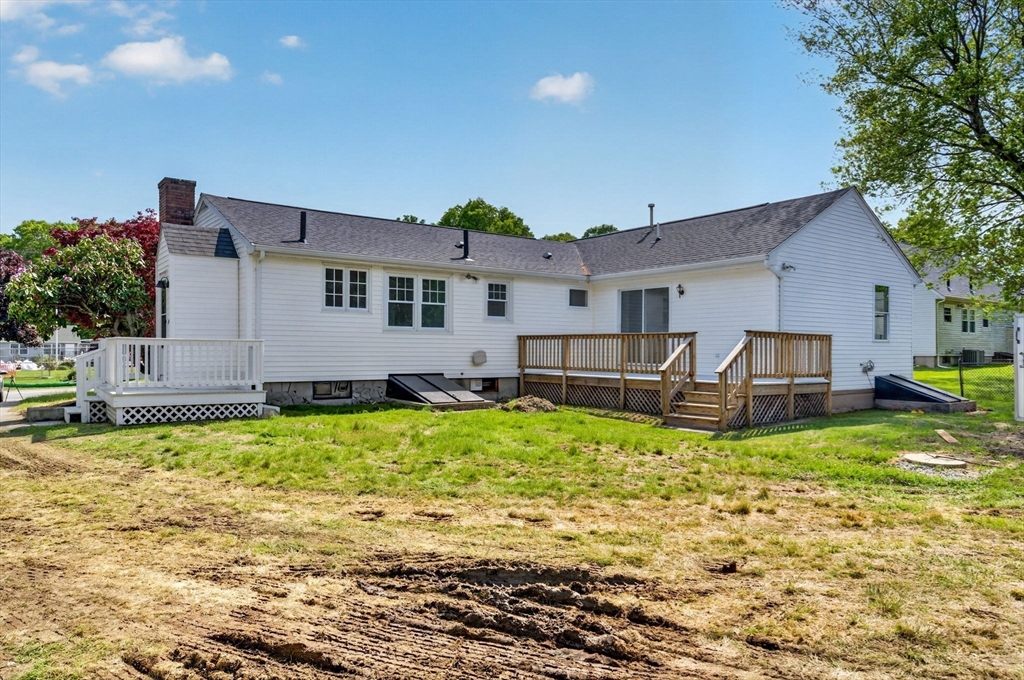 61 Stevens Road Swansea, MA 02777 - Photo 3 of 27