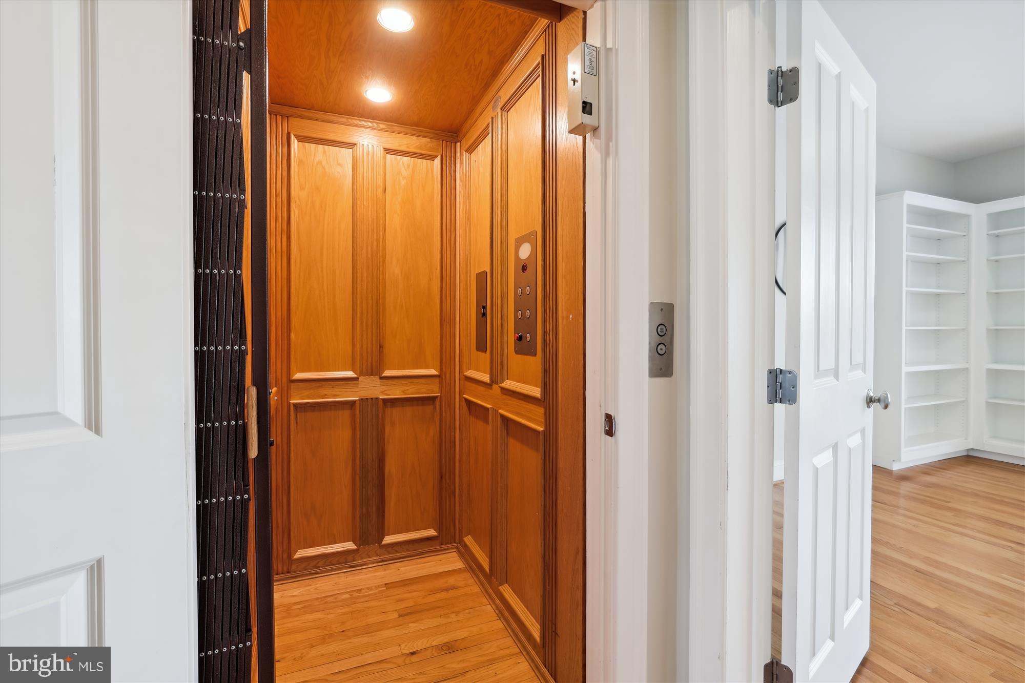 229 Locust Street Southeast, Unit 3 Vienna, VA 22180 - Photo 18 of 57 a view of a bathroom