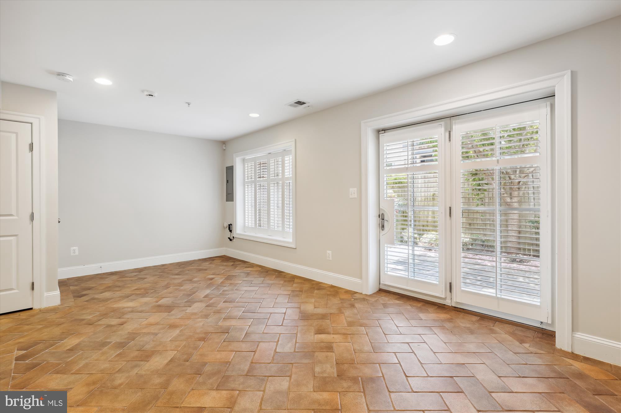 229 Locust Street Southeast, Unit 3 Vienna, VA 22180 - Photo 45 of 57 a view of an empty room with a window