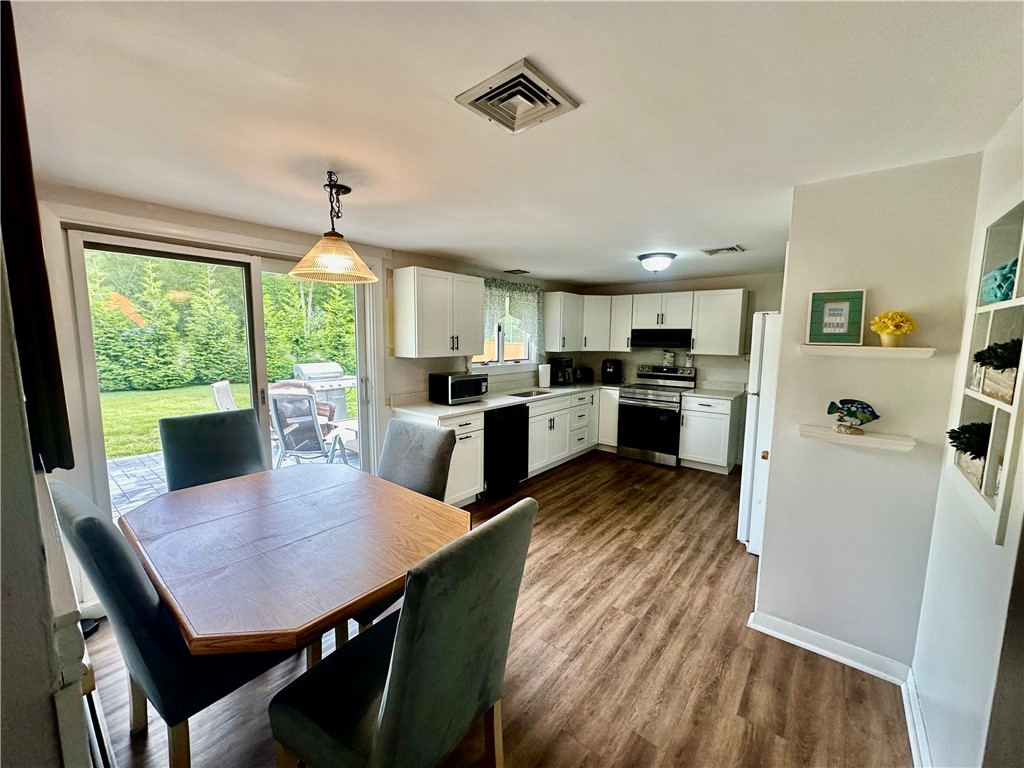 144 South Pier Road Narragansett, RI 02882 - Photo 2 of 10