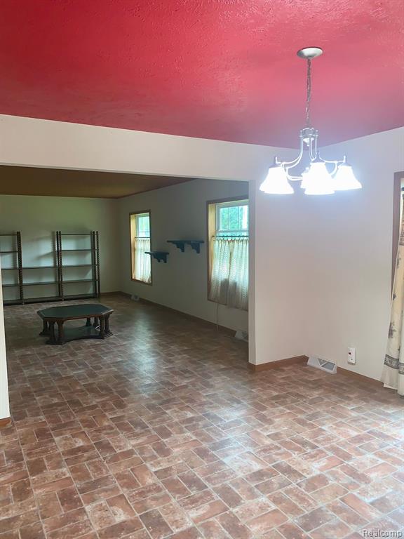 655 E Ridge South Lyon, MI 48178 - Photo 11 of 37