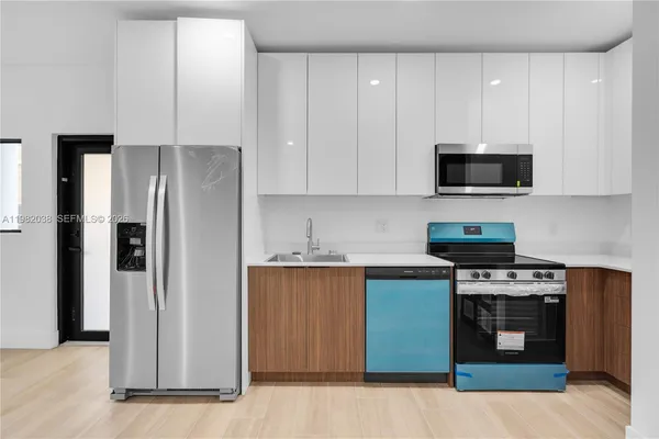 $2,500 | 1037 Northwest 2nd Street, Unit 2C, Miami, FL 33128