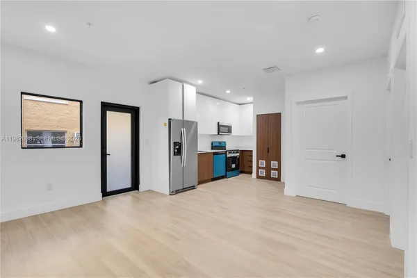 $2,500 | 1037 Northwest 2nd Street, Unit 2C, Miami, FL 33128