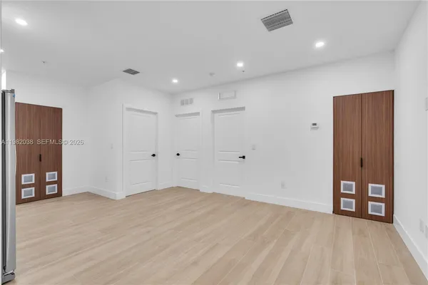 $2,500 | 1037 Northwest 2nd Street, Unit 2C, Miami, FL 33128