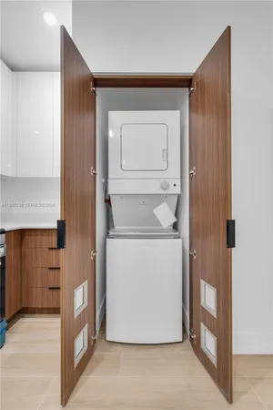 $2,500 | 1037 Northwest 2nd Street, Unit 2C, Miami, FL 33128