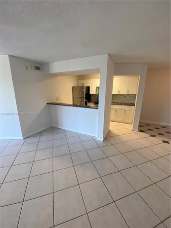 $2,000 | 7035 Northwest 186th Street, Unit D305, Hialeah, FL 33015