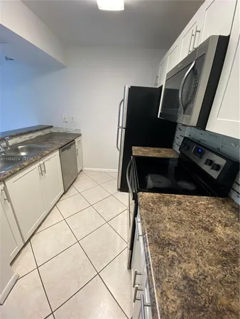 $2,000 | 7035 Northwest 186th Street, Unit D305, Hialeah, FL 33015
