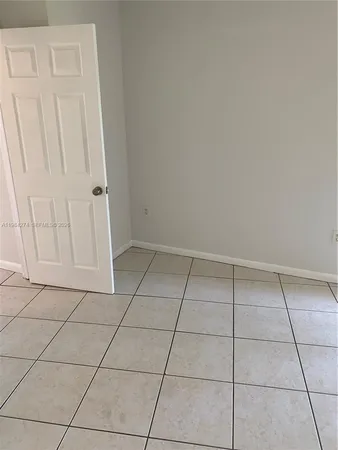 $2,000 | 7035 Northwest 186th Street, Unit D305, Hialeah, FL 33015