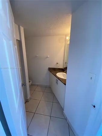 $2,000 | 7035 Northwest 186th Street, Unit D305, Hialeah, FL 33015