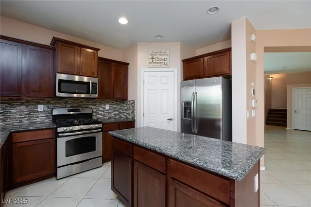 $2,100 | 6736 Prairie Dusk Drive, Las Vegas, NV 89122