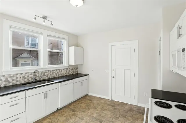 $2,499 | 297 Dartmouth Street, Rochester, NY 14607