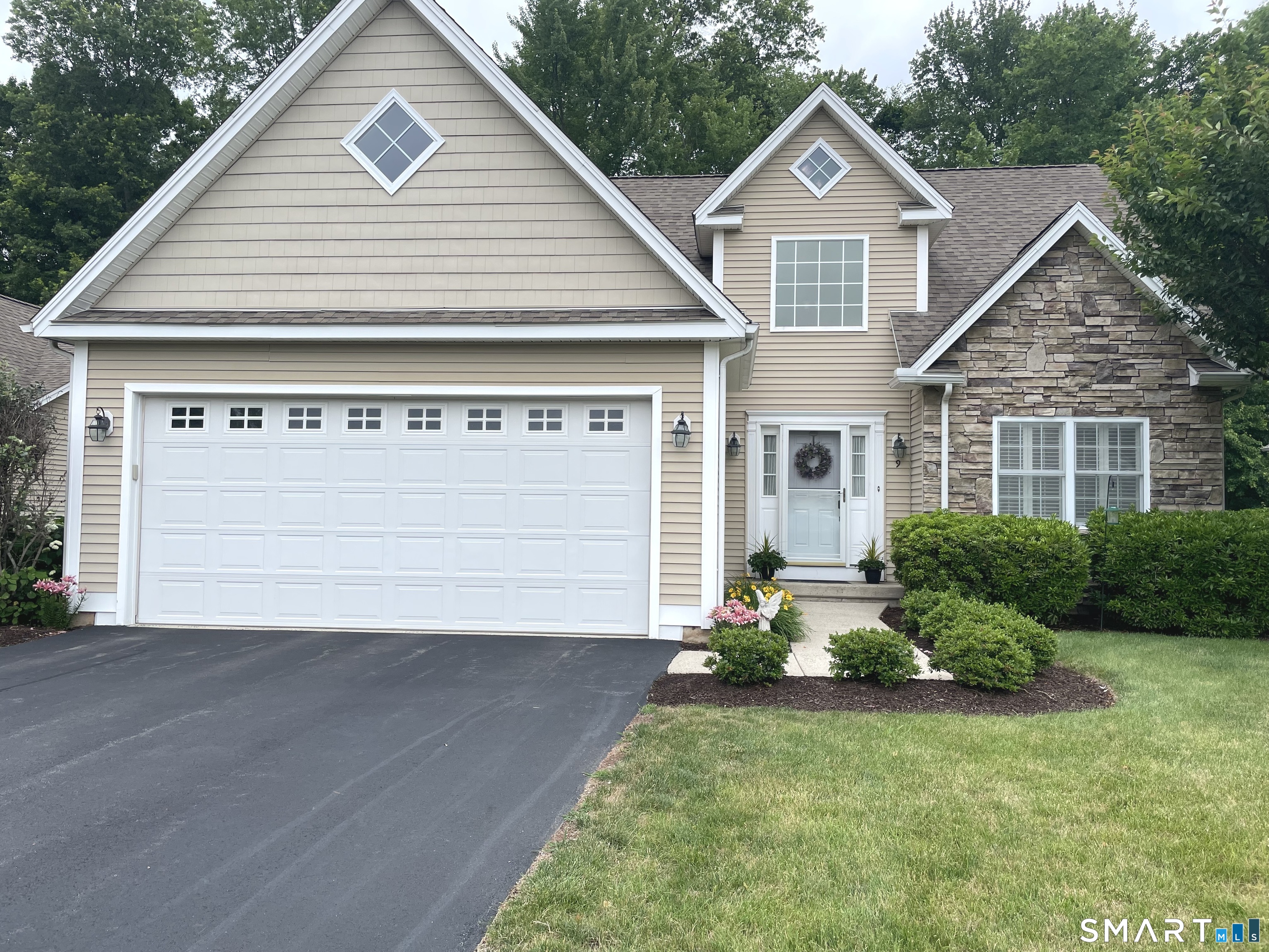 9 Streamside Lane, Unit 9 Berlin, CT 06037 - Photo 1 of 1