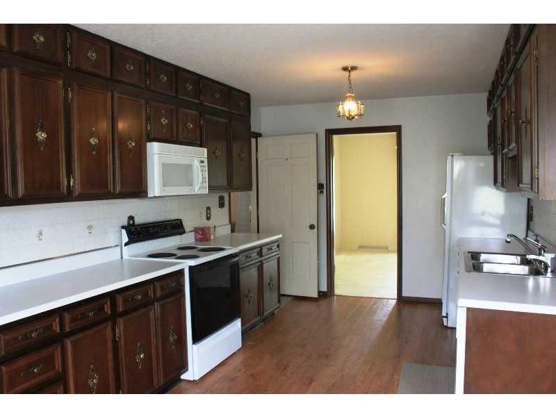 1218 Stafford Road Plainfield, IN 46168 - Photo 4 of 24 Gallery Image 4