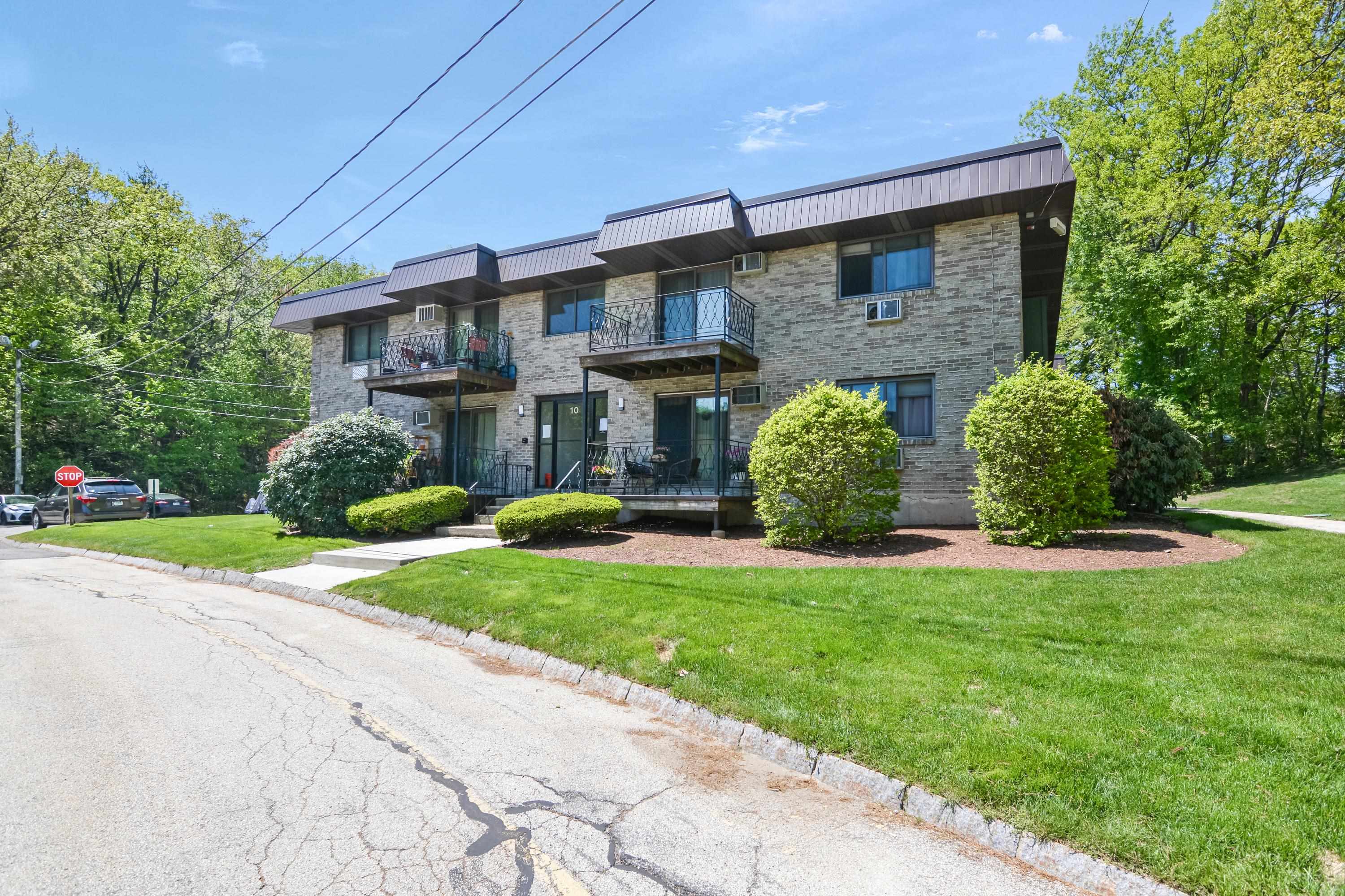 10 Strawberry Bank Road, Unit 16 Nashua, NH 03062 - Photo 1 of 18