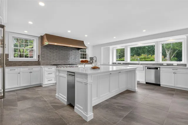 $7,850,000 | 60 Piping Rock Road, Glen Head, NY 11545