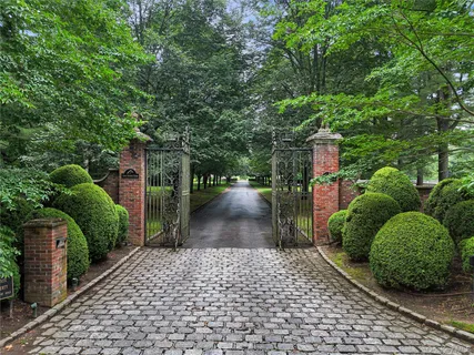 $7,300,000 | 60 Piping Rock Road, Glen Head, NY 11545