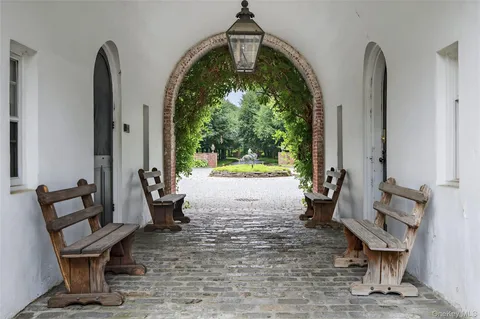 $7,488,000 | 60 Piping Rock Road, Glen Head, NY 11545