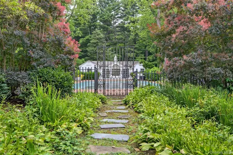 $7,488,000 | 60 Piping Rock Road, Glen Head, NY 11545