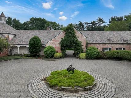 $7,488,000 | 60 Piping Rock Road, Glen Head, NY 11545